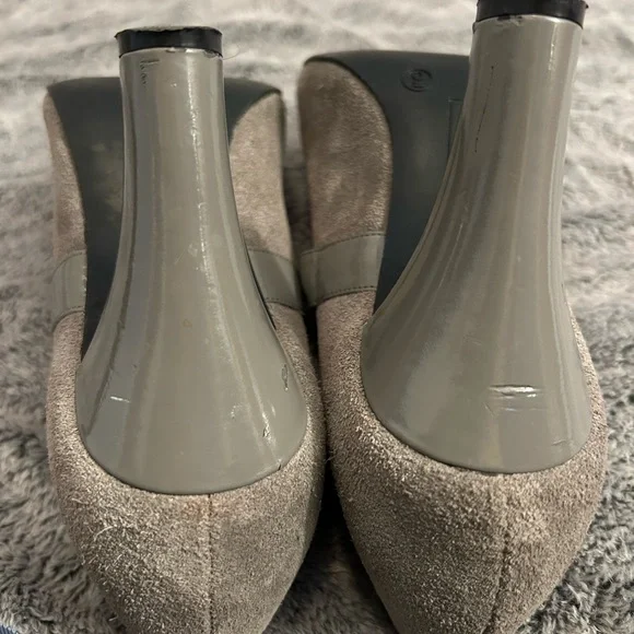Merona Gray Suede Shoes. Size 9 - Picture 9 of 11